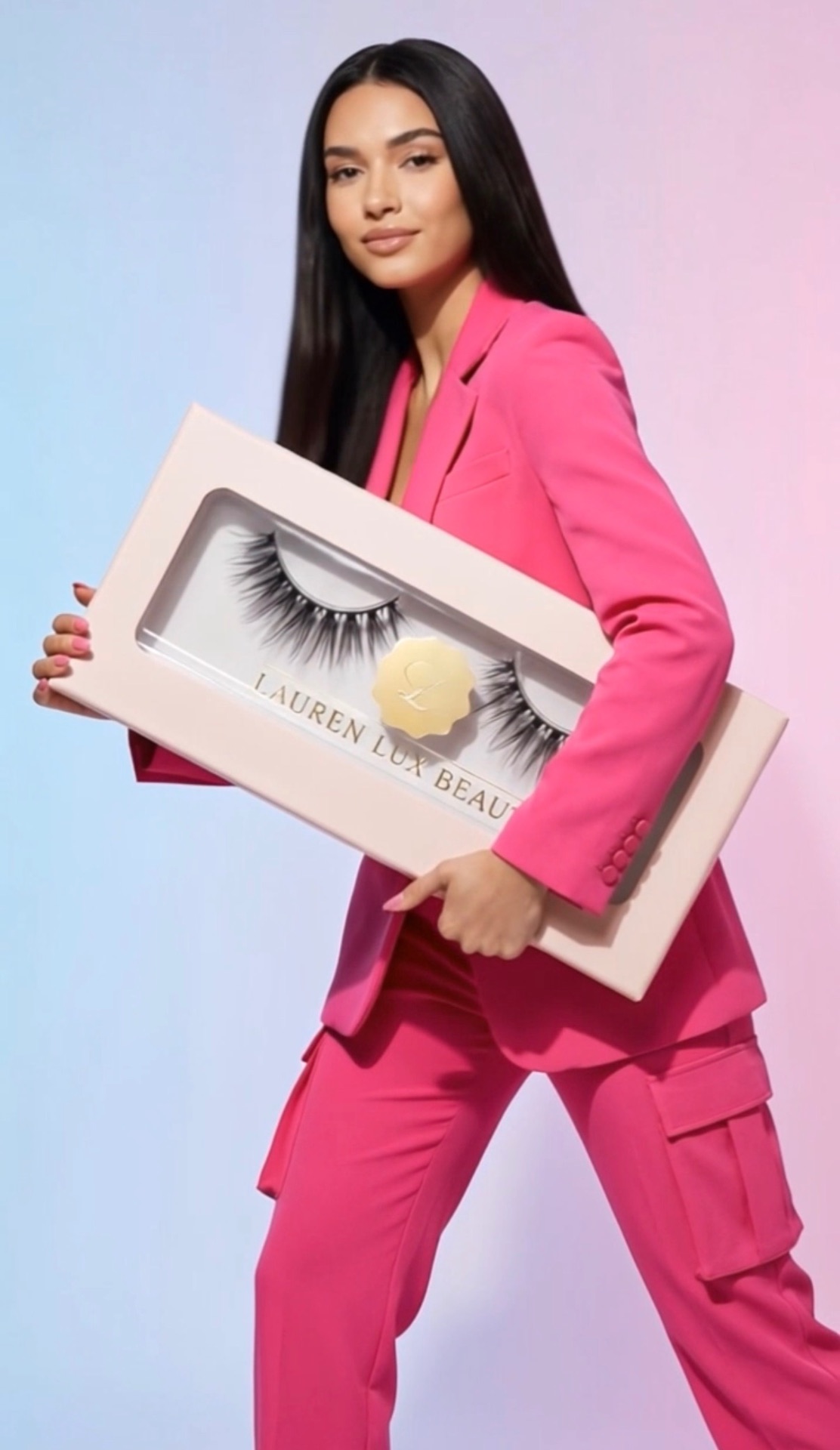 Lauren Lux Beauty model holding a luxury lash box